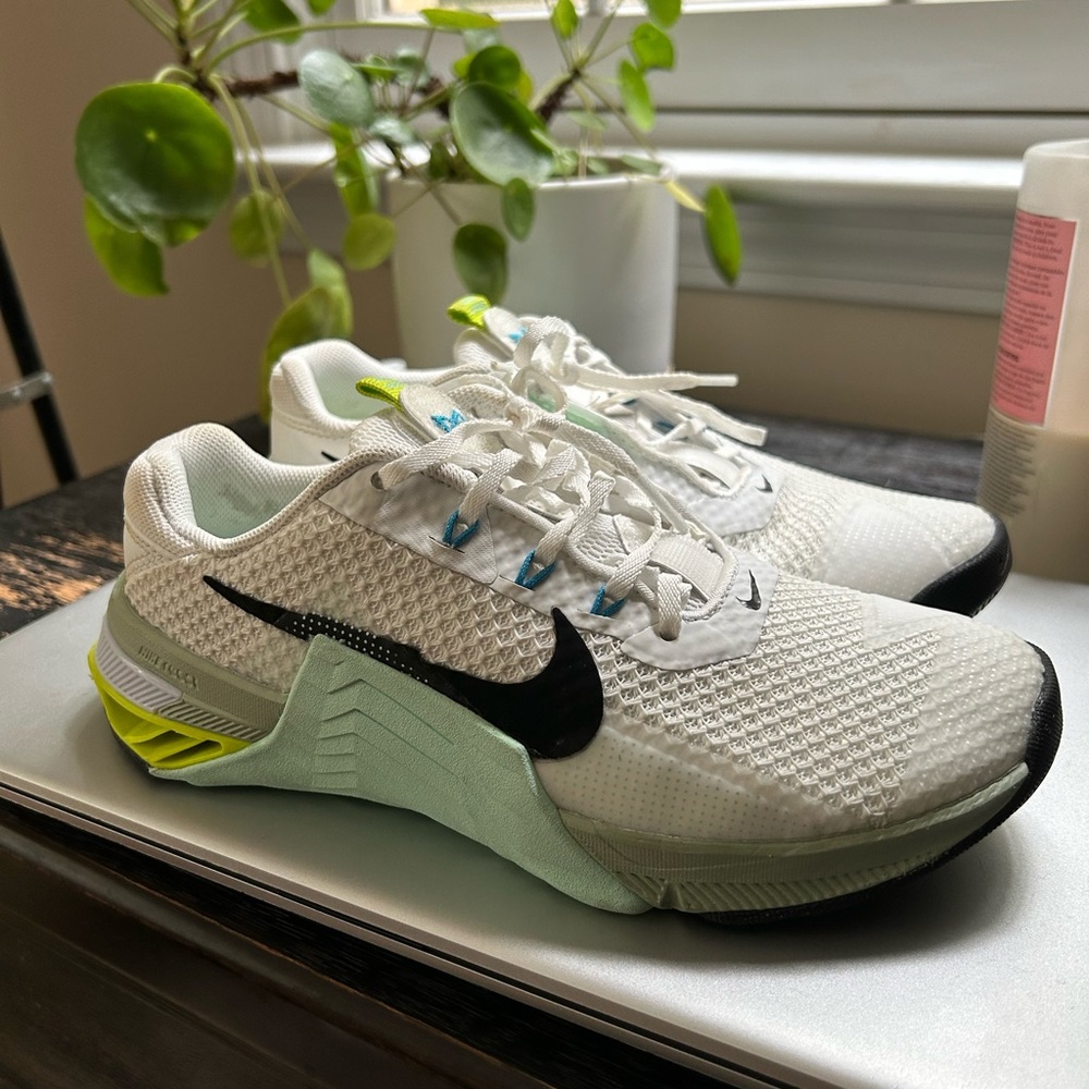 Nike Women's Metcon 7 Summit White/Black/Seafoam | Size 6